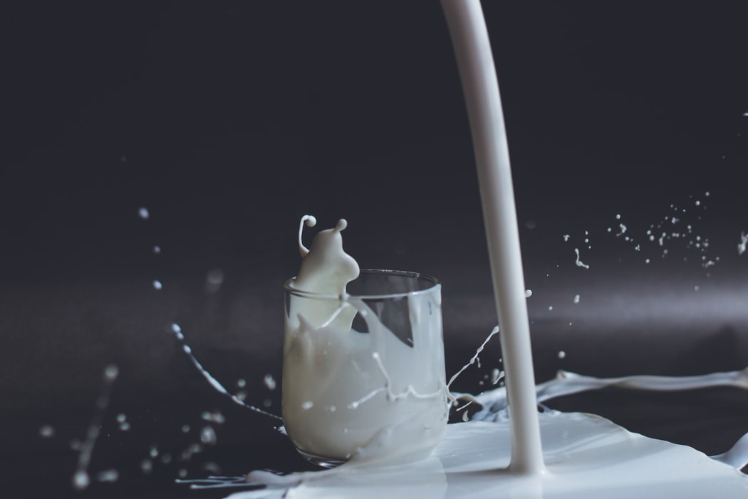 Latte: lo spot arriva a 60 centesimi al litro, in Italia. Raccolta in graduale diminuzione