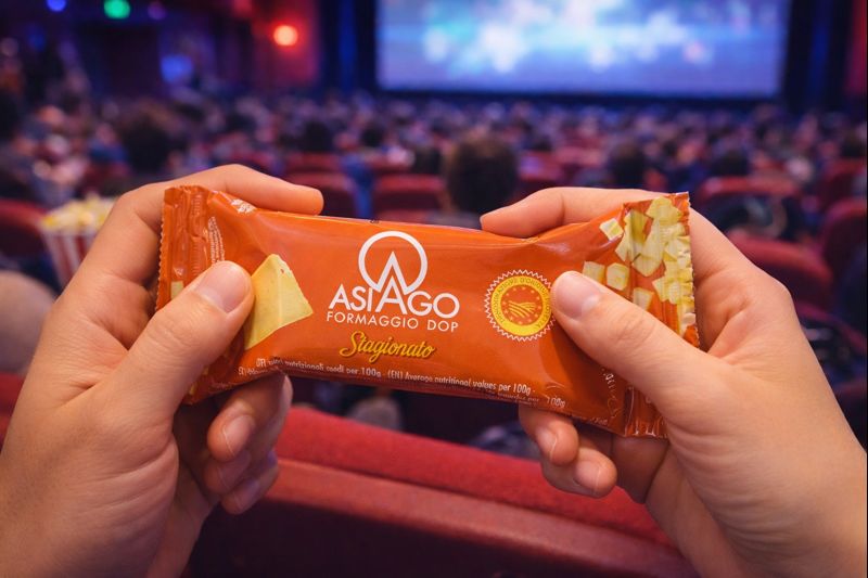 Asiago DOP spinge sui canali esperienziali: formato snack al cinema e sui voli intercontinentali